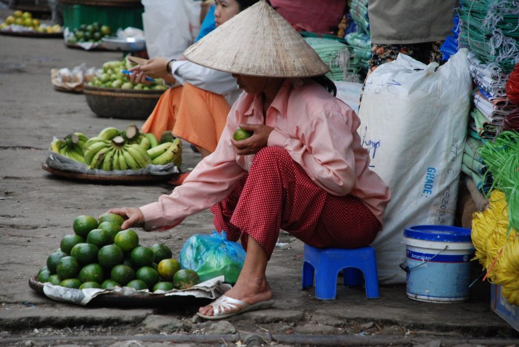 Marchandes à Dong Ba, Hué