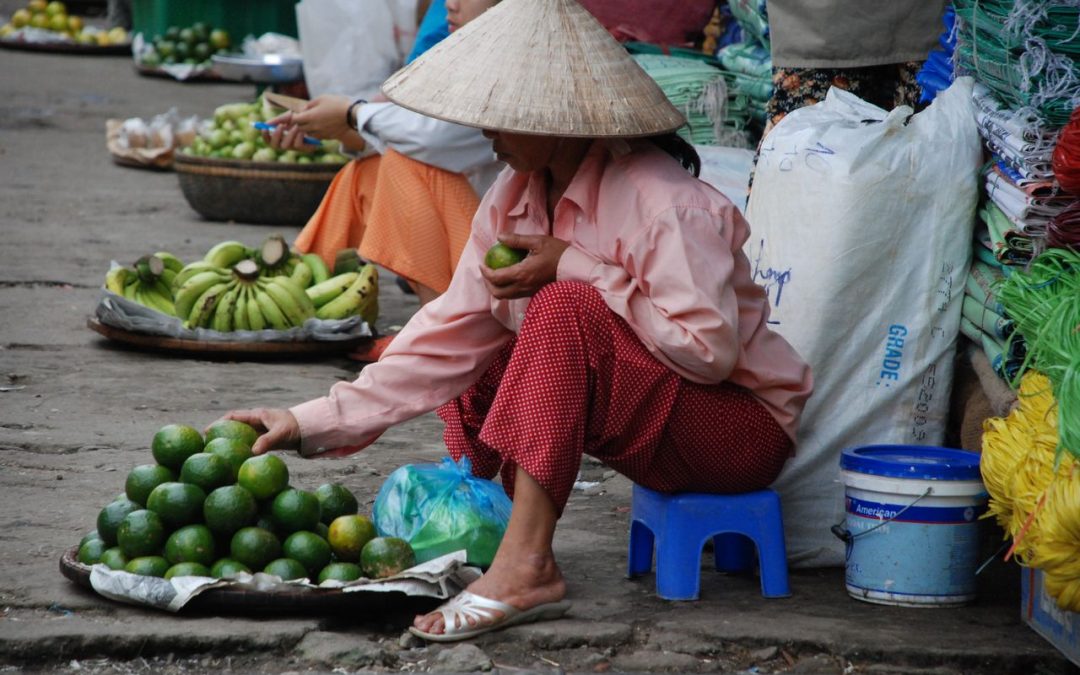 Marchandes à Dong Ba, Hué